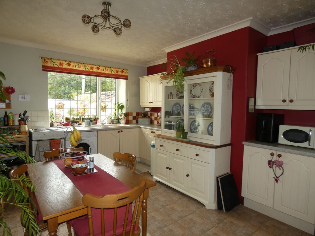 Kitchen/Dining Room- click for photo gallery